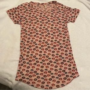Aeropostale Pink Sleep Shirt, Small - Item 0036